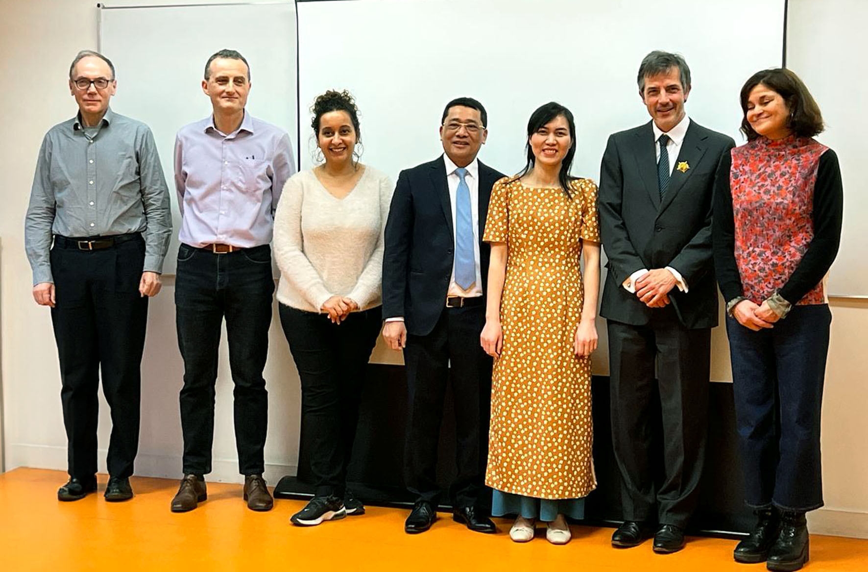 Jury de thèse de madame Ti Thuy Nguyen, étudiante en cotutelle de thèse de Sciences entre l’Université Sorbonne Paris Nord et l’Université de Hanoï (Vietnam) le 07 mars 2024, Université Sorbonne Paris Nord. Direction de la thèse : Pr. Guilhem Bousquet, Pr. Van Quang Le. Jury de thèse de madame Ti Thuy Nguyen